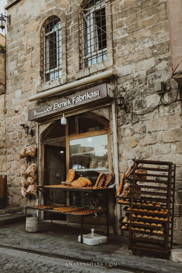 Front view of a traditional bakery in Mardin displaying freshly baked bread.