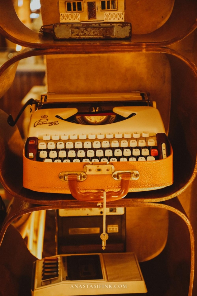 Vintage typewriter on display at Leyli Muse Mutfak in Mardin.