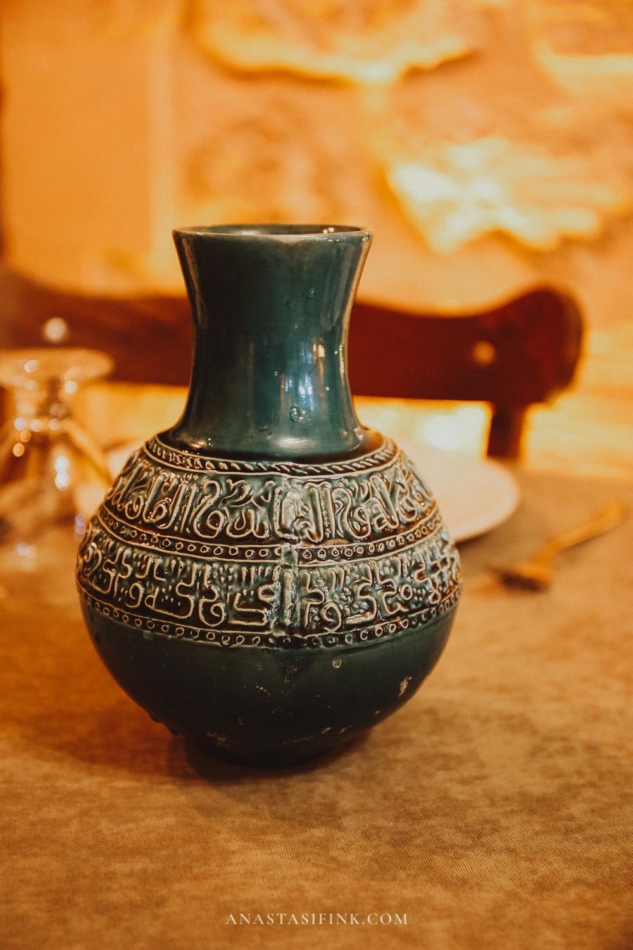 Decorative vase on a table at Leyli Muse Mutfak in Mardin.