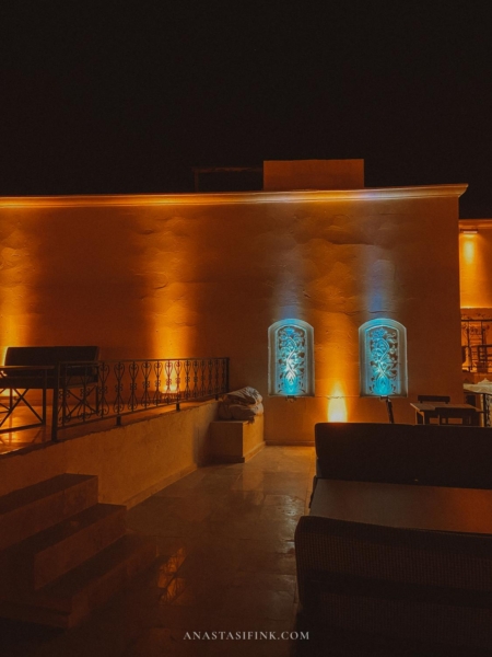 Night view of Sanliurfa Babel Hotel with warm lighting and architectural beauty.