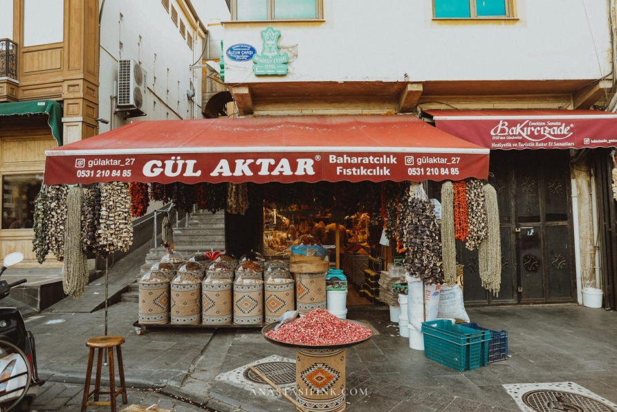 A spice shop in Gaziantep, showcasing various spices and dried goods outside the store.