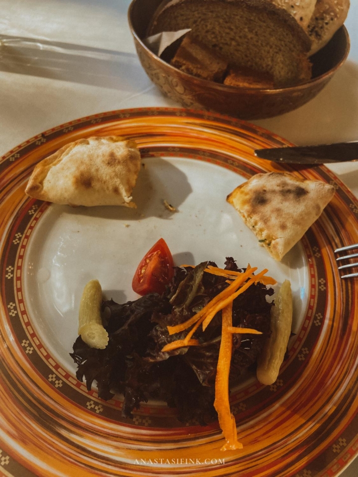 A dish with various ingredients served at the Mutfak Sanatları Merkezi Restaurant.