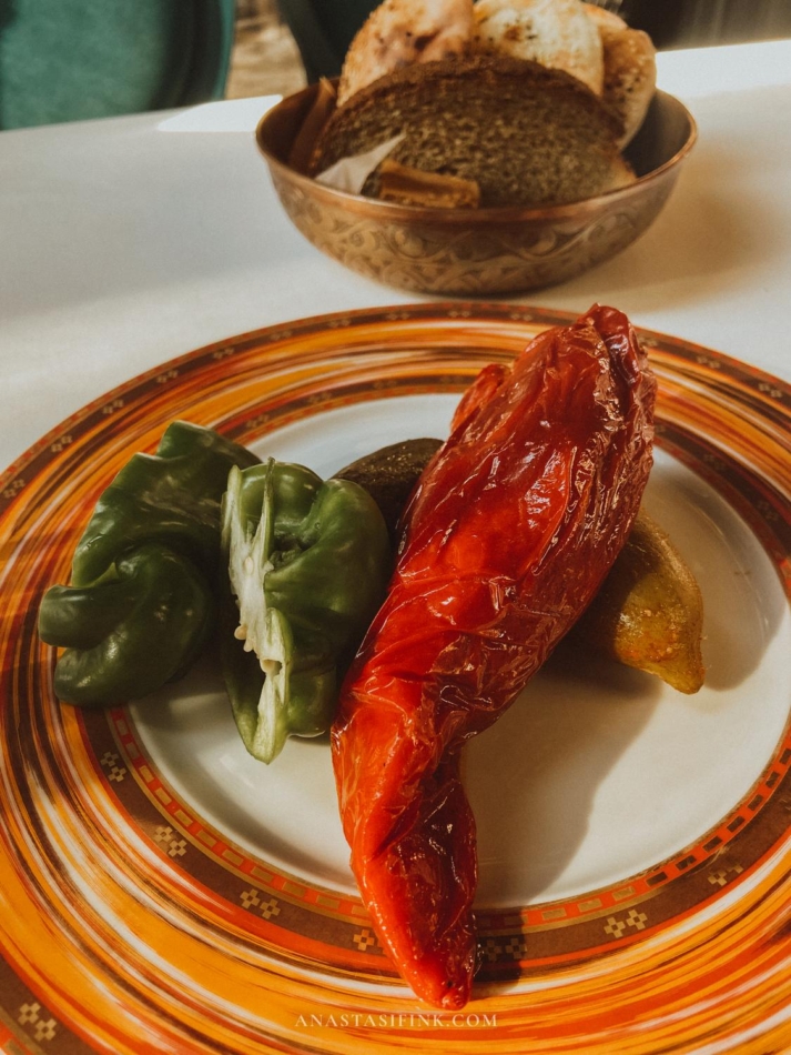 Stuffed peppers served on a plate at the Mutfak Sanatları Merkezi Restaurant.