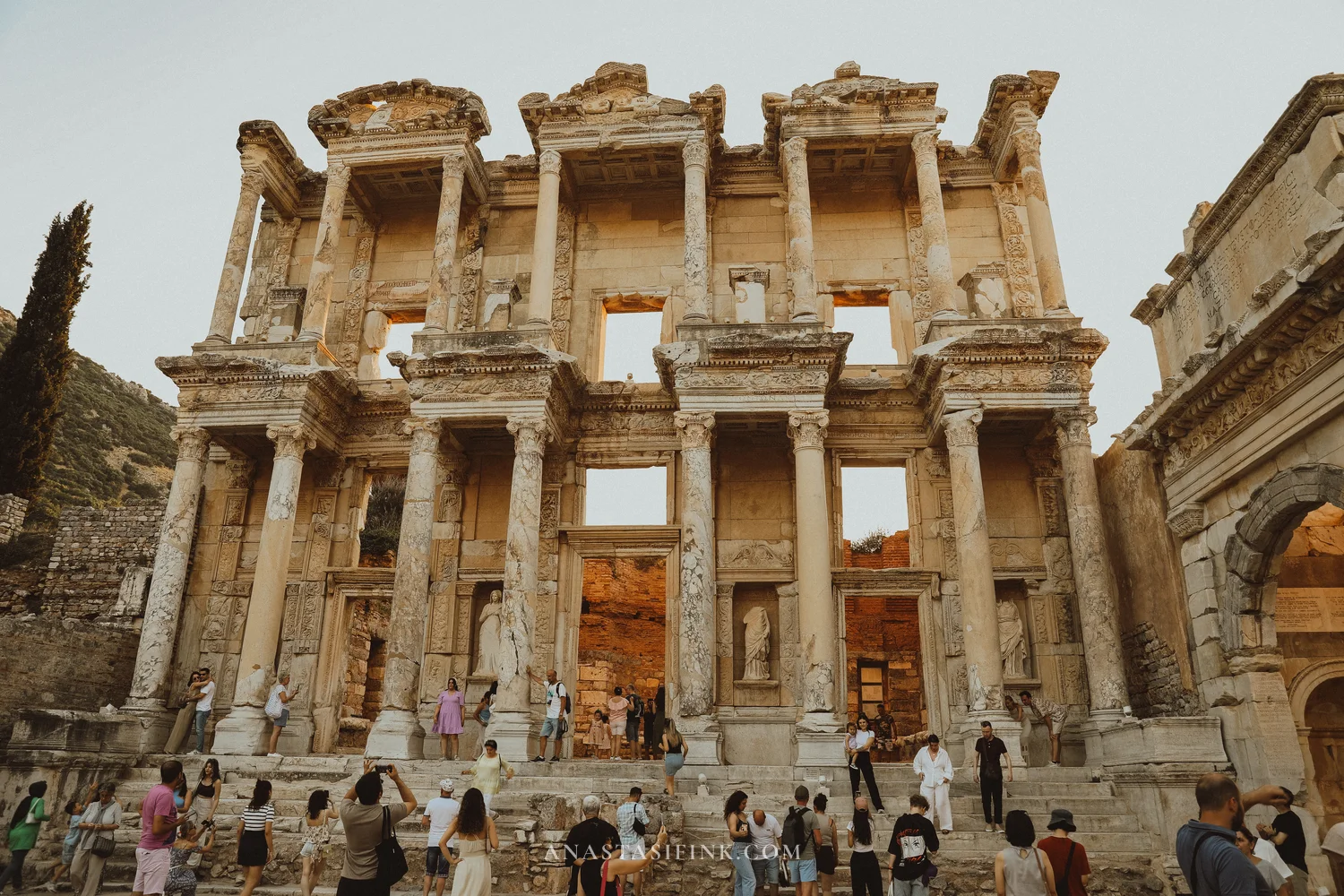 Library of Celsus, wide view with many tourists in the foreground