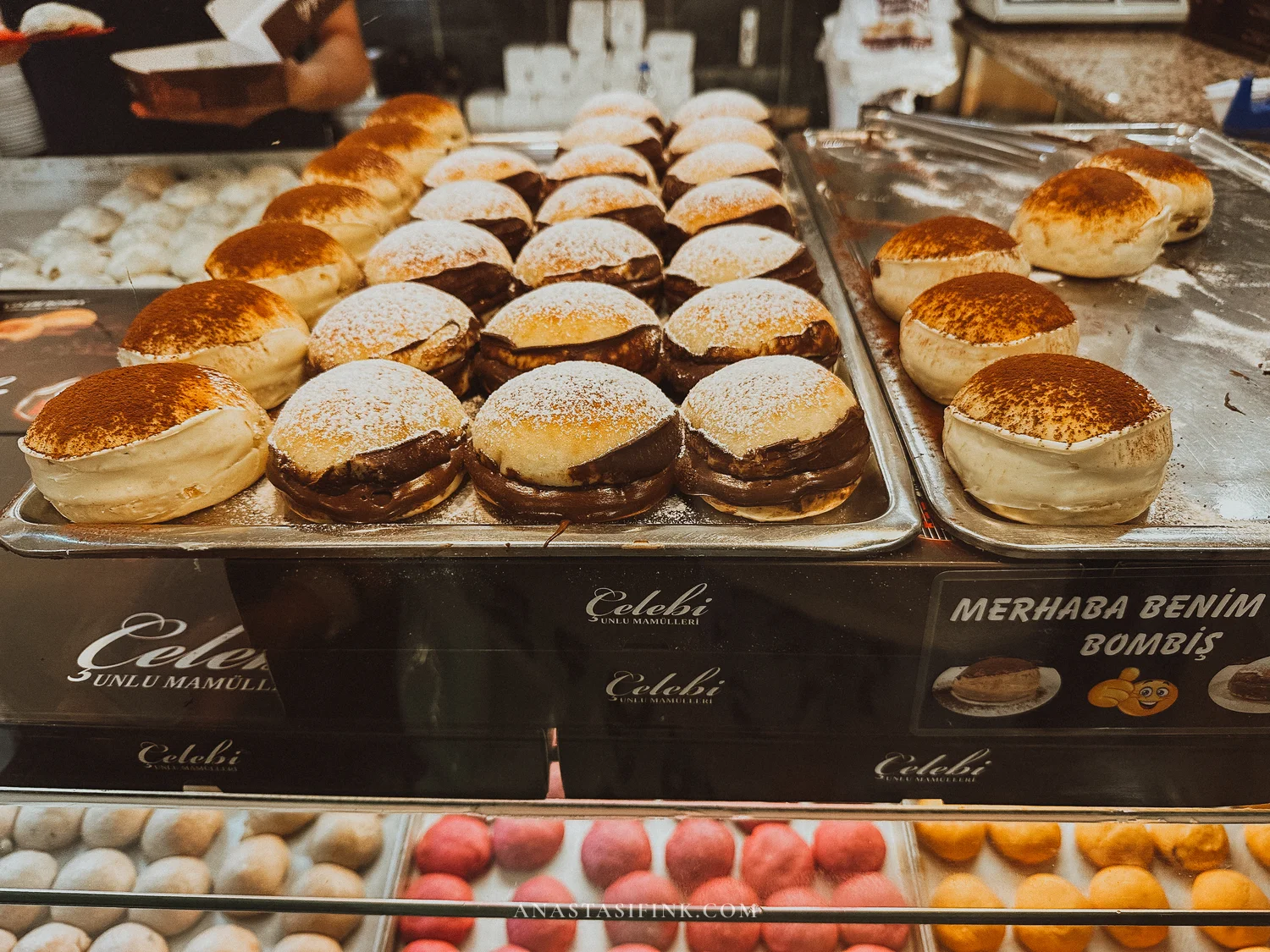 Bomba — Çelebi's invention: boyoz with chocolate. Warm from the oven
