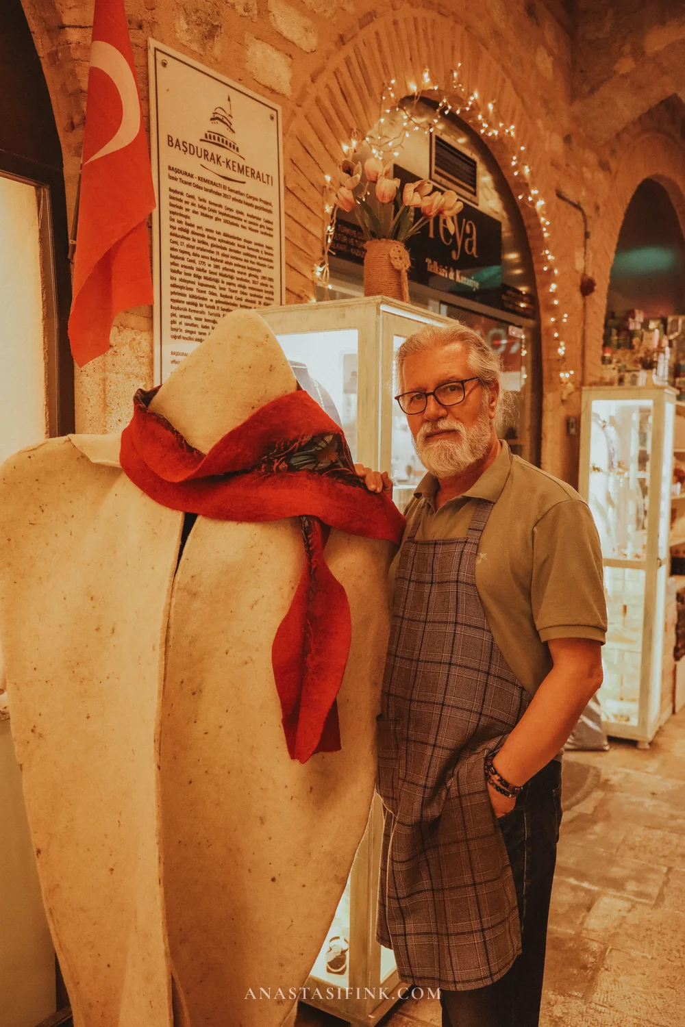 The master at his workshop entrance in the Basmane-Kemeralti area
