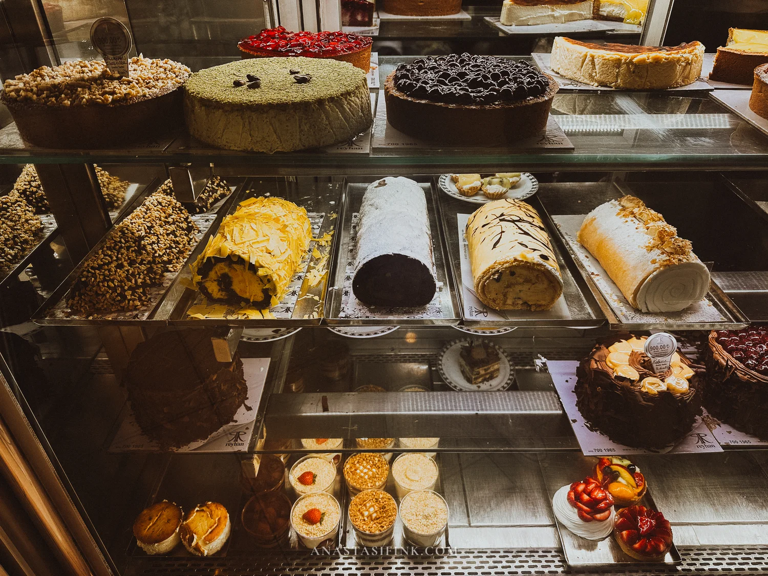 Reyhan display cases — impossible to choose