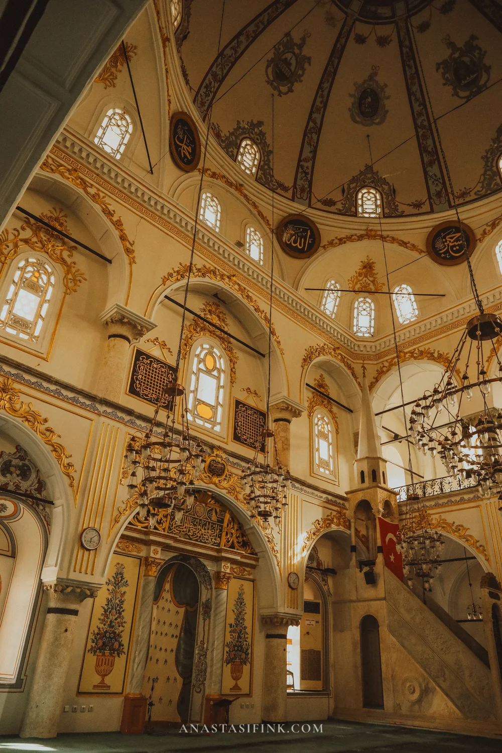 Sadirvanalti Mosque — gold decorations, mihrab, Turkish flag