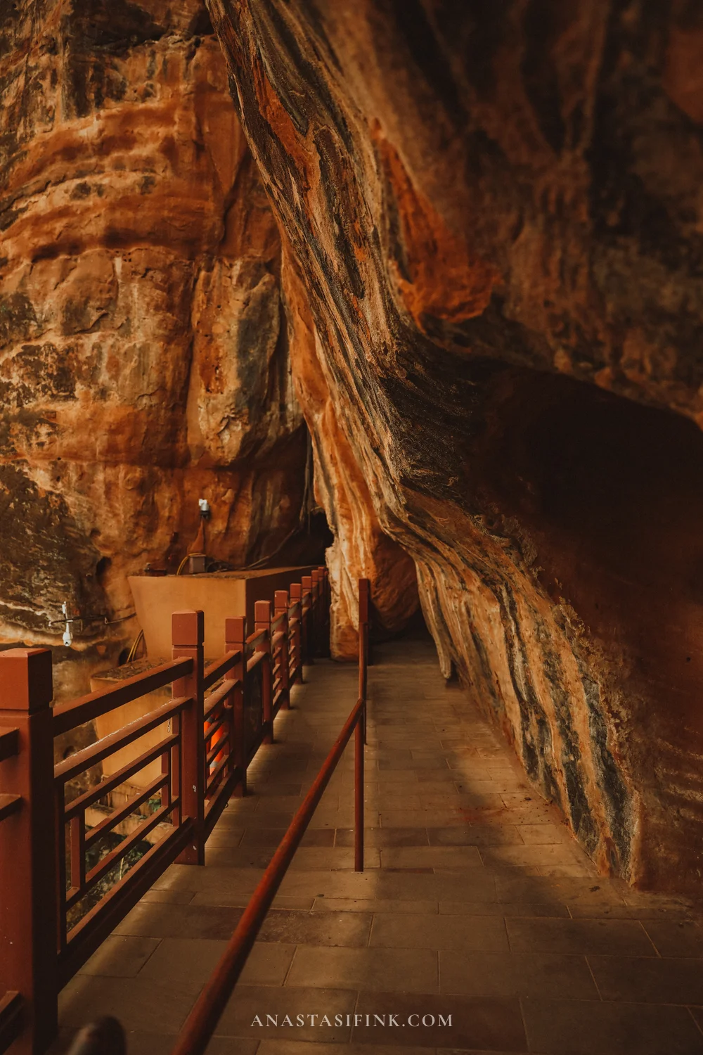 Covered gallery cut into the cliff along the descent