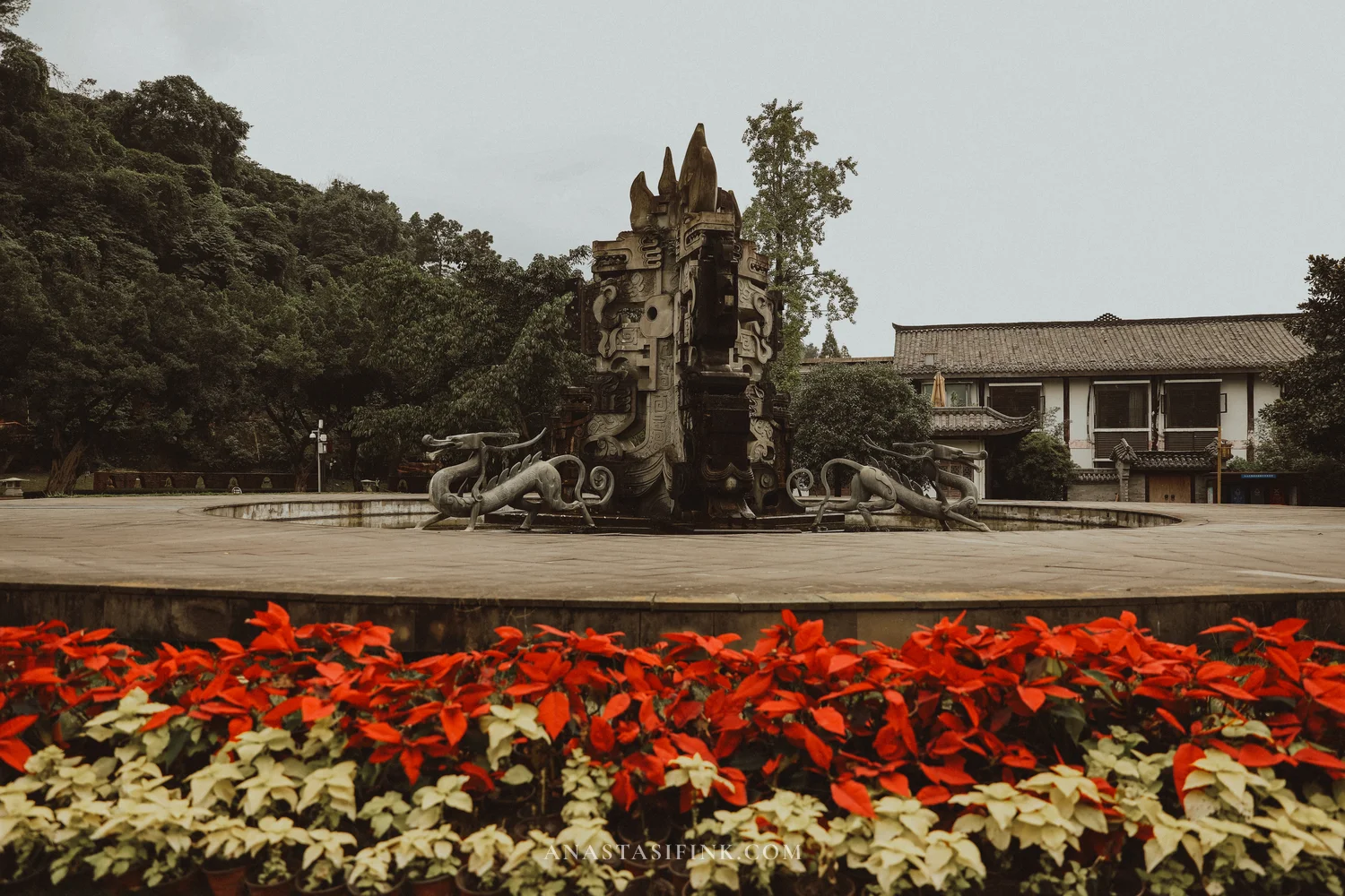 Plaza with the entrance and dragon fountain at the Leshan Giant Buddha