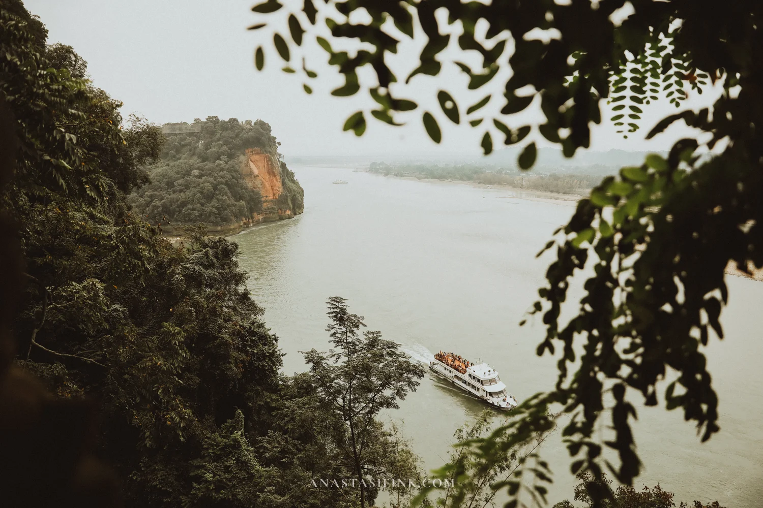 View of the cliff and river with a tour boat during the descent