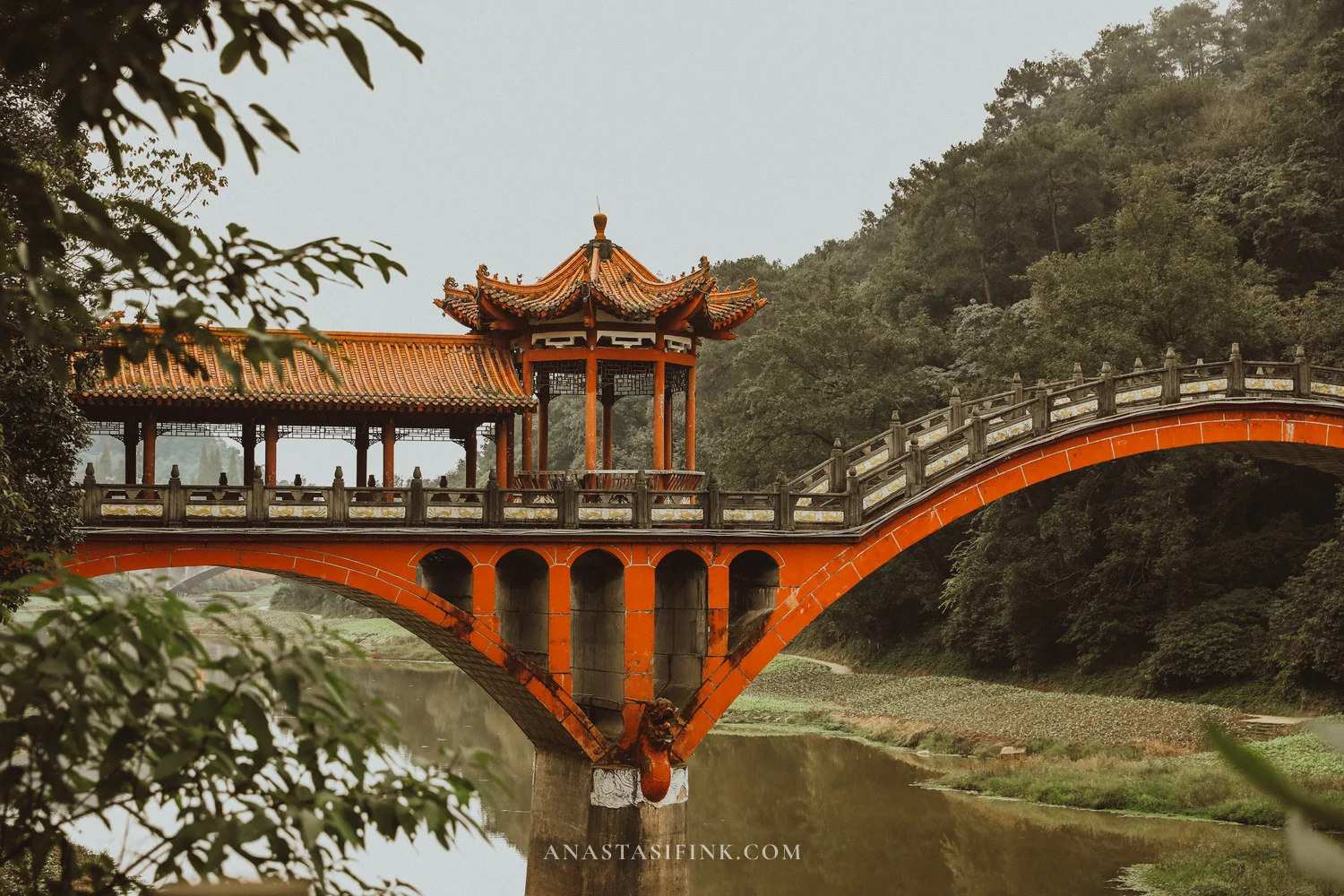 Covered pavilion on the Haoshang Bridge, close up