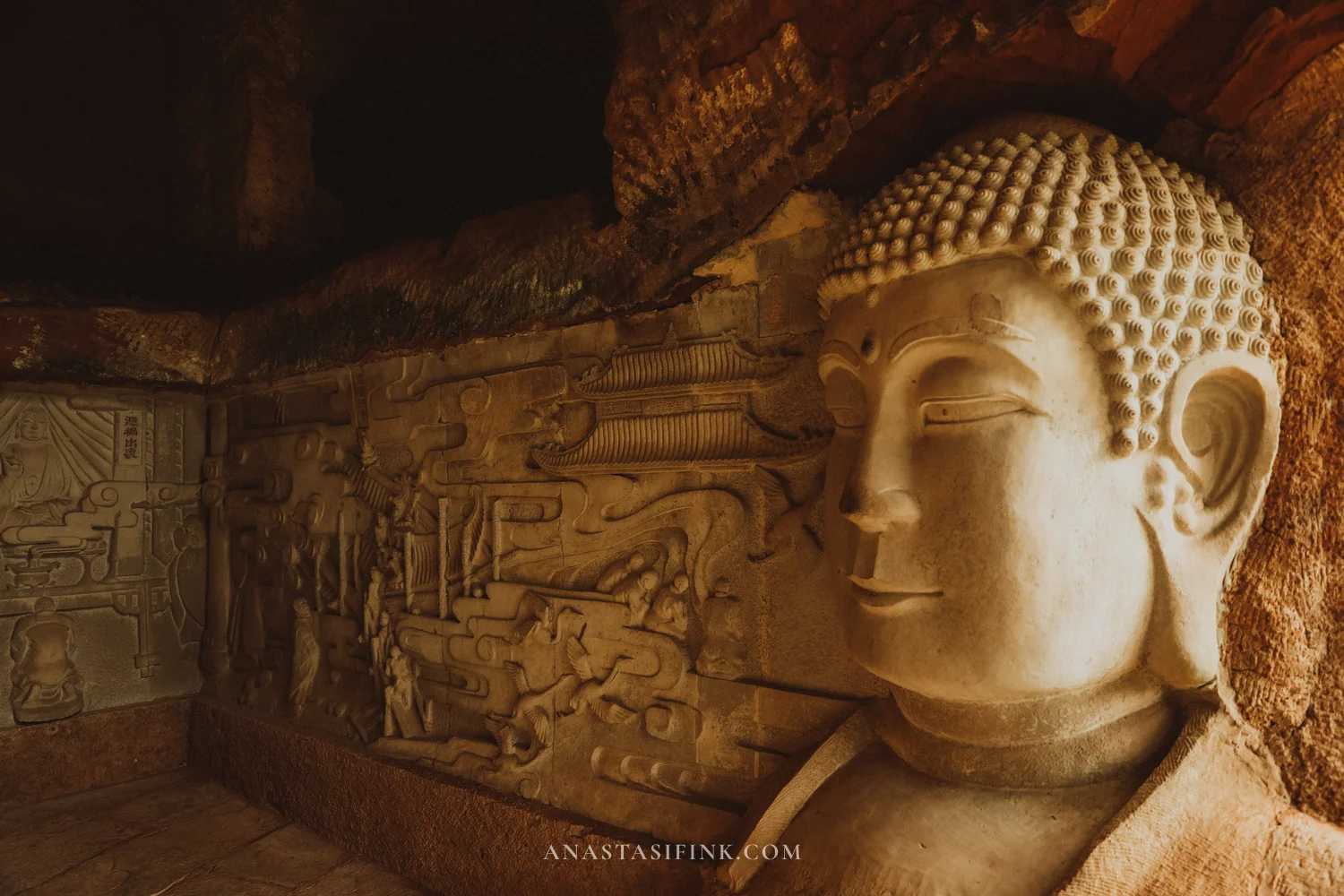Buddha relief in Qianfeng Cave