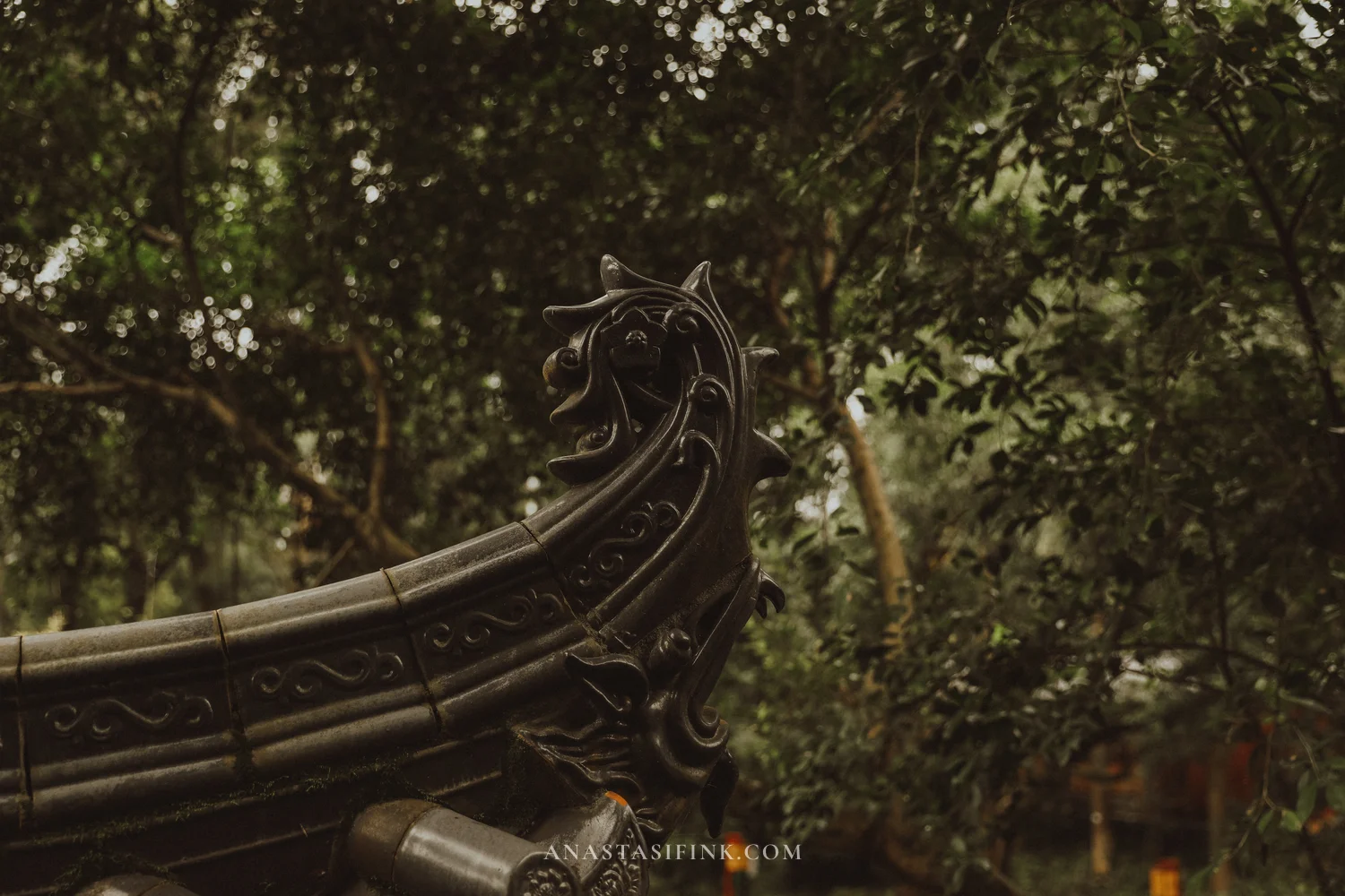 Decorative ridge ornament on a temple roof