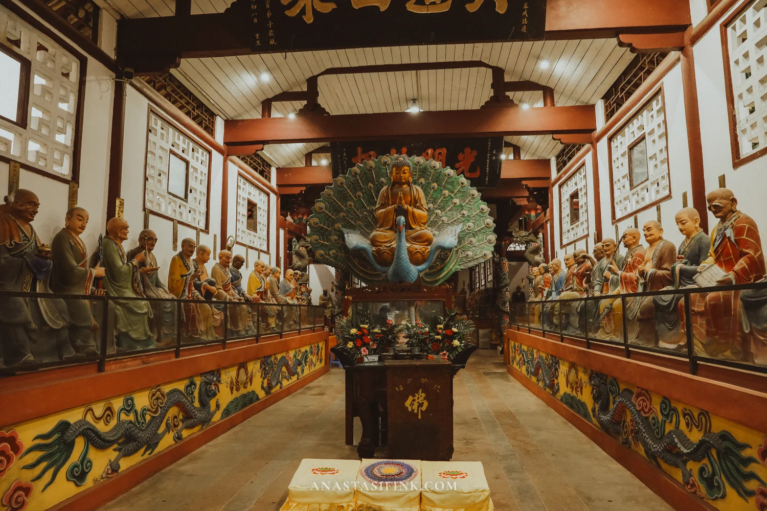 Arhat Hall at Wuyou Temple with rows of 500 painted statues