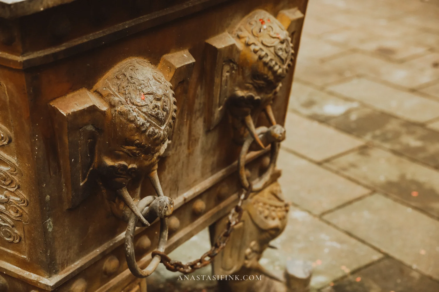 Bronze censer with elephant-head handles