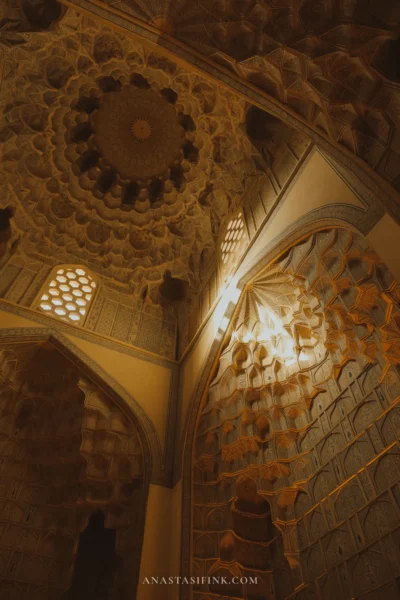 Honeycomb muqarnas vault beneath the dome of the hall